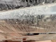Voy al bosque por leña y me quedo atorada en el auto y un leñador que pasaba por ahí me ayuda así 9/16