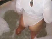 Argentina se masturba en un hidromasaje