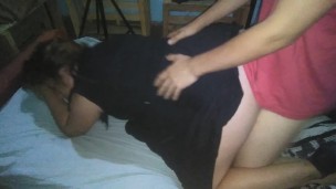 Me encanta ese vestidito oscuro por la noche