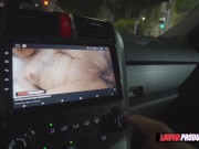 COLOCANDO A KYRA SEX PRA MAMAR NO CARRO.