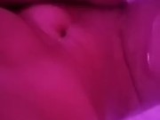 Esperando al amigo de mi esposo que venga a ducharse con Migo mientras mi esposo trabaja (hot wife) 12/16