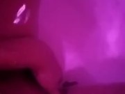 Esperando al amigo de mi esposo que venga a ducharse con Migo mientras mi esposo trabaja (hot wife) 4/16