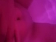 Esperando al amigo de mi esposo que venga a ducharse con Migo mientras mi esposo trabaja (hot wife) 6/16