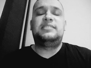 Am sunat la fete s-ă le înreb cat costă s-ă le împusc Maimuta