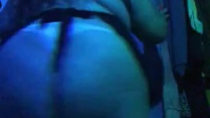 Gordita baila sexy te modela sus nalgotas
