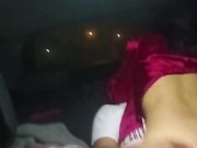 Follando con el amigo de mi esposo en el.auto muestras el conduce