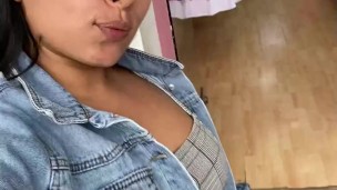 seduciendo al vigilante del centro comercial