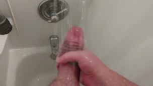 Pump n' Tug in the Shower 💯. . !