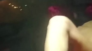 Follando con el amigo de mi esposo mientras el conduce (esposo cornudo, hot wife)