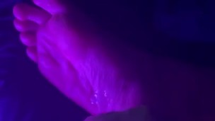 Bi guy busts twice on feet