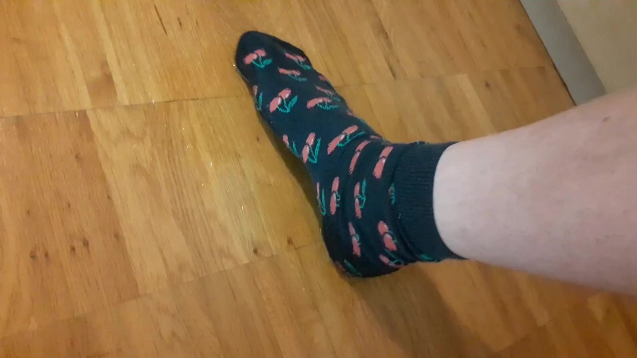 Twink soaks his diaper and plays with himself - Free Sex Video - RedTube