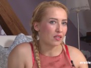 Ersties - Blondine Isabella masturbiert vor dem Spiegel 14/16