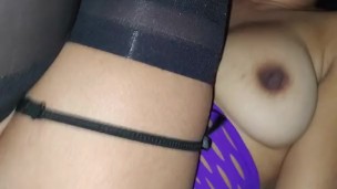 Me pide que me la coja más con las piernas cruzadas la muy putita