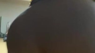 Latina arrecha en el gimnasio …..