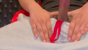 Joven masturbándose y con ganas de coger