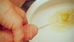 SPUNDADDY PISSES !! Fills toilet with cloudy spun piss. Are you next?