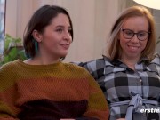 Ersties - Charlies erstes Mal lesbisch in einem heißen Vierer 12/16