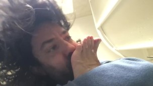 filling my nostrils with my foot sink self foot sniff