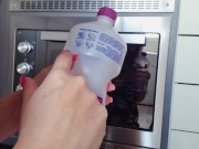 LOIRA GOSTOSA LIMPANDO FORNO BEM SENSUAL 4/16