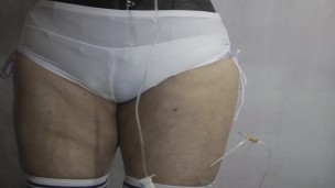 2 legs, one thin, one wide