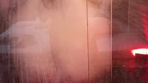 نعطي بعضنا البعض الكثير من الحب أثناء الاستحمام SEX LESBIAN MAROC