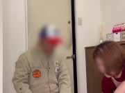 宅配便の配達員にエロい目で見つめられた変態巨乳M熟女がいきなりオーガズム♥潮吹き我慢できずに下着姿で垂れ流し❤日本人/巨乳/美人/パイパン/潮吹き/流出・ナンパ・個人撮影 2/16