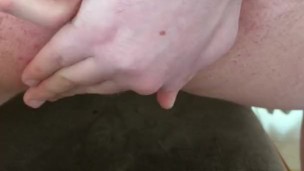 Ik speel met mijn dubbele dildo die ik van mijn juf heb gekregen
