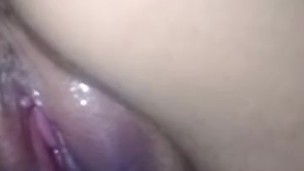 A new model! Masturbating a wet and sweet pussy!
