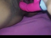 A primeira dupla penetração com brinquedo na bucetinha.ela pede piroca no cuzinho! 12/16