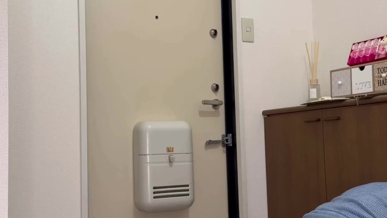 「動画最後に衝撃事実が発覚❤」荷物宅配配達人におねだり生挿入＆中出しされイカされてしまった変態巨乳M熟女❤潮吹きも❤　日本人/巨乳/美女/パイパン/潮吹き/流出/ナンパ/個人撮影 /高画質/寝取られ - 無料セックスビデオ - RedTube