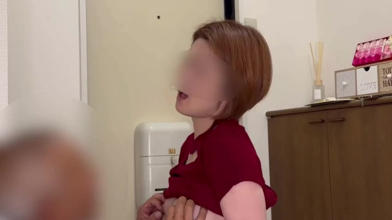 「動画最後に衝撃事実が発覚❤」荷物宅配配達人におねだり生挿入＆中出しされイカされてしまった変態巨乳M熟女❤潮吹きも❤　日本人/巨乳/美女/パイパン/潮吹き/流出/ナンパ/個人撮影 /高画質/寝取られ - 無料セックスビデオ - RedTube