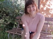 Ersties - Die Australierin Lucy Q. masturbiert vor ihrem Schlafzimmerfenster 2/16