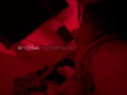 La hermana de mi esposa me chupa el pene a escondidas mientras duermo