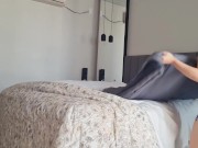 gostosa arrumando a cama loira delicia 4/16