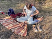 Милый секс на природе с красивой девушкой 5/16