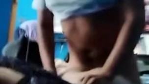De perrito me llena de semen