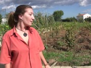 Granjera Busca Polla en el huerto de su abuelo 2/16