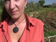 Granjera Busca Polla en el huerto de su abuelo 4/16