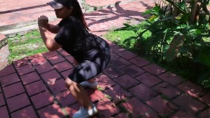 MI ENTRENADOR ME DA LA PROTEINA DE SU VERGA Y ME LA ECHA EN LAS TETAS