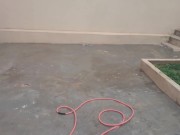 LOIRA GATA NO QUINTAL MOSTRANDO A CALCINHA 12/16