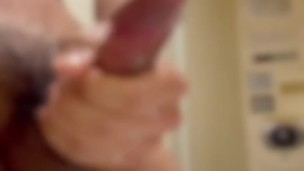 シャワールームでオナニー