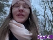 18 jähriges Teen Mädchen Pisst im Wald 16/16