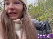 18 jähriges Teen Mädchen Pisst im Wald 2/16