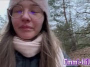 18 jähriges Teen Mädchen Pisst im Wald 8/16