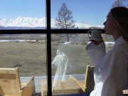 Нас чуть не выгнали из отеля, когда мы ебались на глазах у прохожих возле окна 1/16