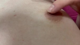 乳首いじり