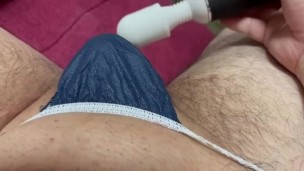 紙パンツの中でギンギン肉棒からドロっと・・・