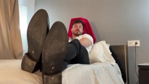 Findom foot fetish - Tricked into paying to see alphas feet