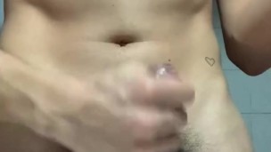 Paja amateur latino se traga toda la leche