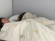 Me follo a mi roomie mientras está en la cama 2/16